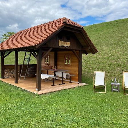 הוילה Store Wooden Hut At Tourist Farm Artisek מראה חיצוני תמונה