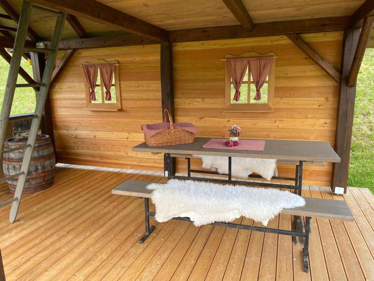 הוילה Store Wooden Hut At Tourist Farm Artisek מראה חיצוני תמונה