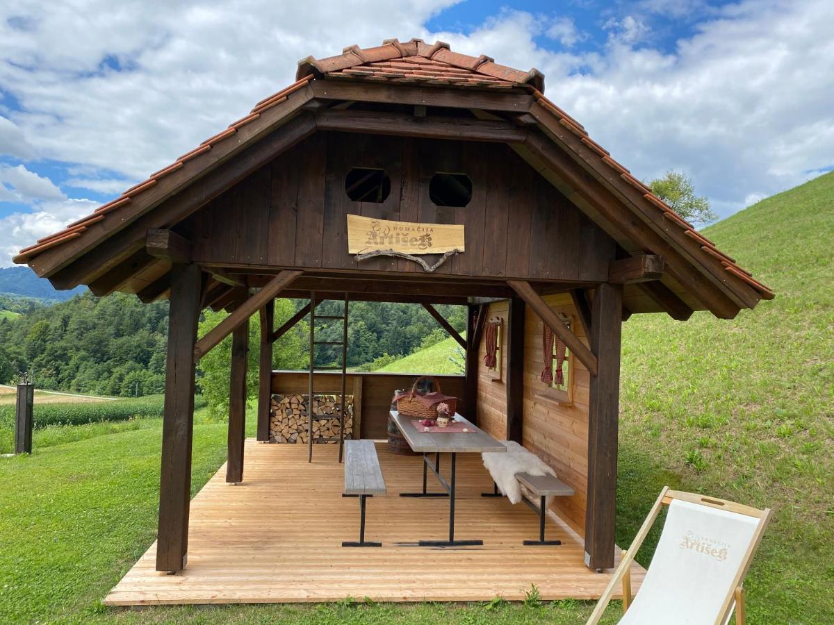 הוילה Store Wooden Hut At Tourist Farm Artisek מראה חיצוני תמונה