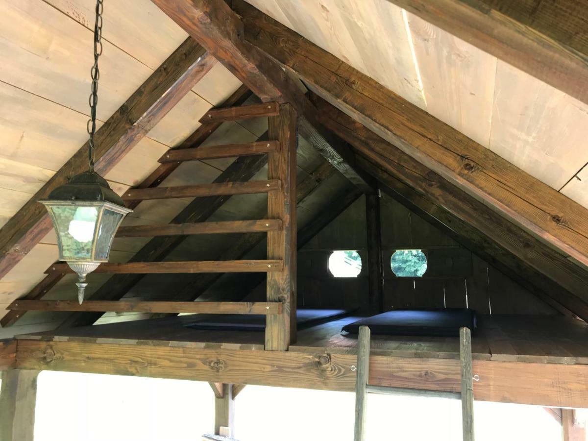 הוילה Store Wooden Hut At Tourist Farm Artisek מראה חיצוני תמונה