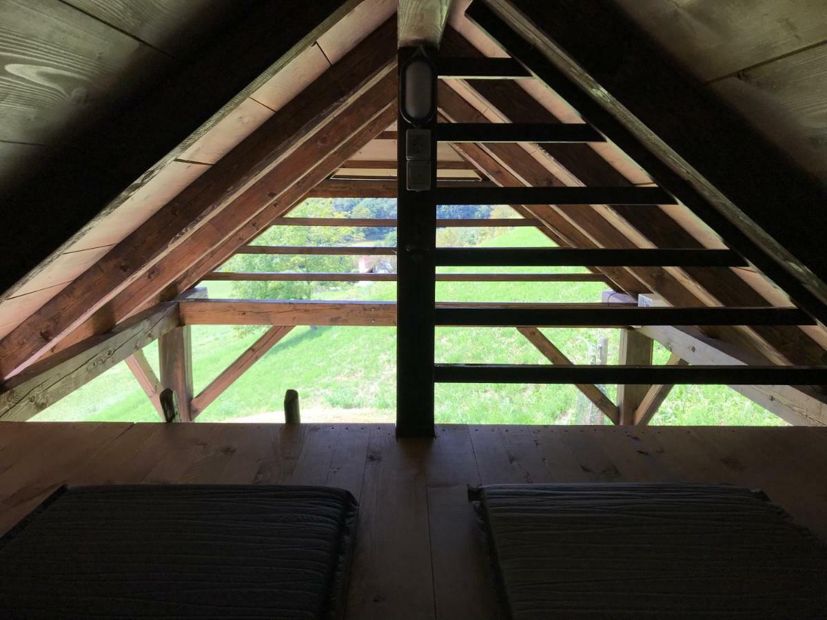 הוילה Store Wooden Hut At Tourist Farm Artisek מראה חיצוני תמונה